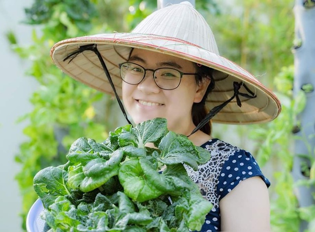 Đầu tư 1 tỷ đồng làm vườn rau khủng trên nóc chung cư ở TP. HCM - 10